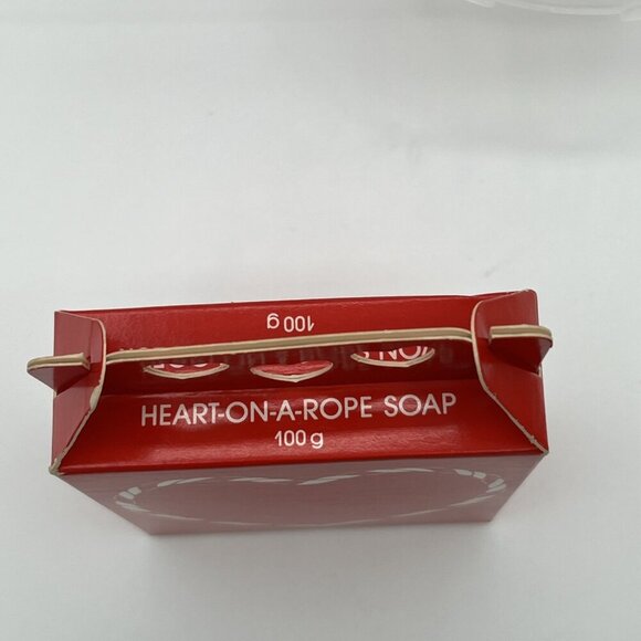 Avon Heart on a rope Heart Shaped Soap On Rope Unused Original Box Vintage 1991 - Picture 6 of 14